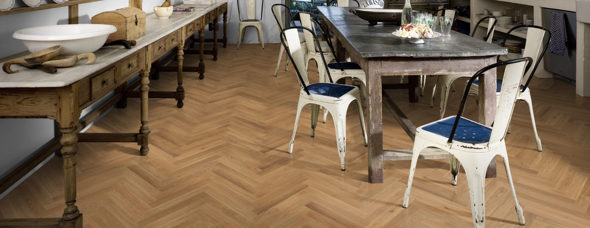 Инженерная доска Kahrs Дуб CD Natural 111PCDEKF0KE600 Lively венгерская елка 600×120×11 фото в интерьере