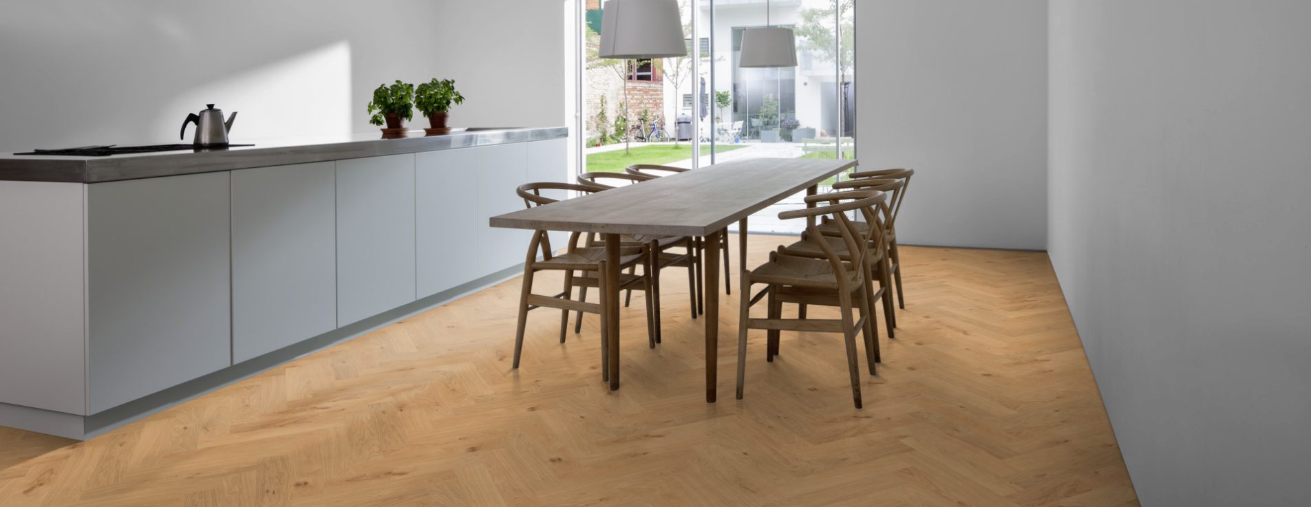 Инженерная доска Kahrs Дуб CD Natural Matt 111PCDEK09KE600 Lively венгерская елка 600×120×11 фото в интерьере