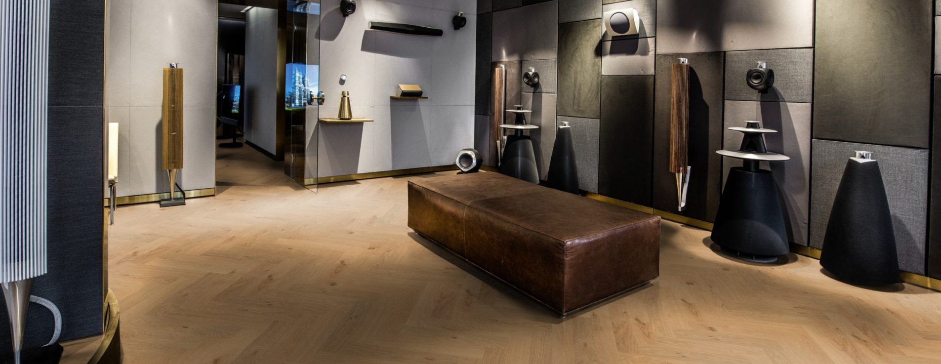 Инженерная доска Kahrs Дуб CD Natural Matt 111PCDEK09KE600 Lively венгерская елка 600×120×11 фото в интерьере