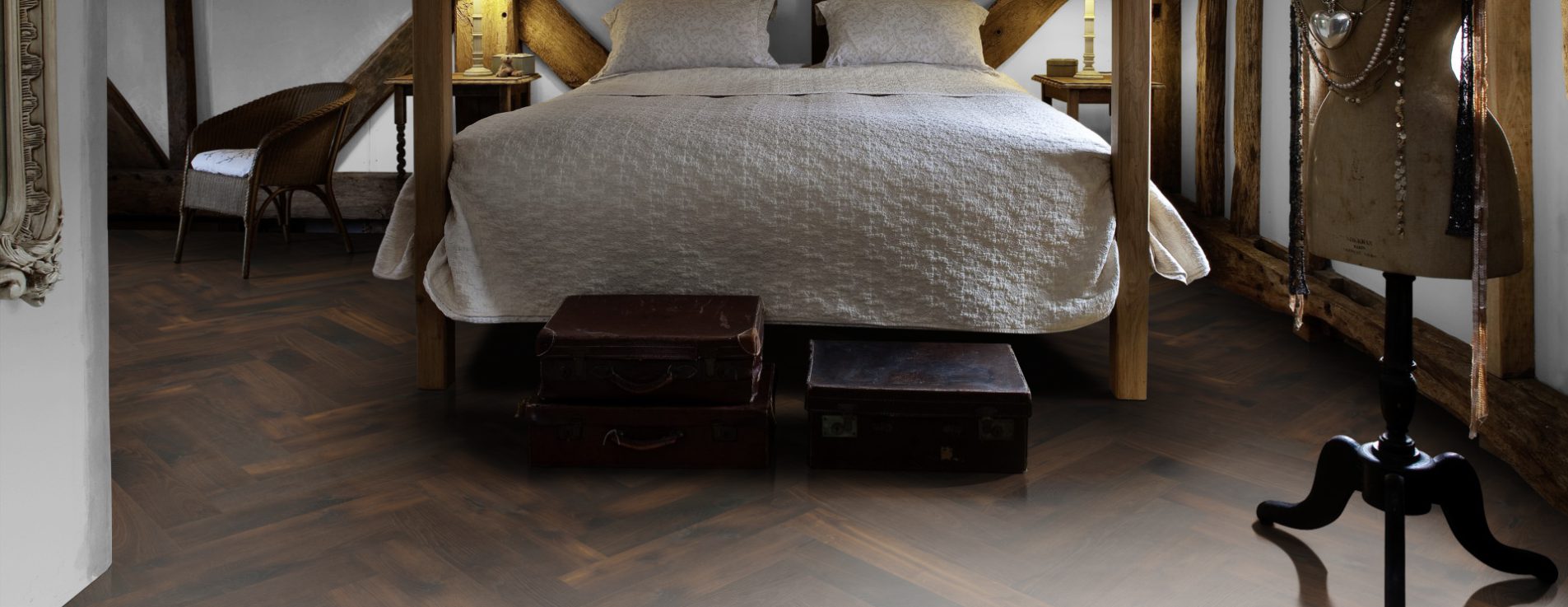 Инженерная доска Kahrs Дуб CD Smoked Dark 111PCDEKFCKE600 Lively венгерская елка 600×120×11 фото в интерьере