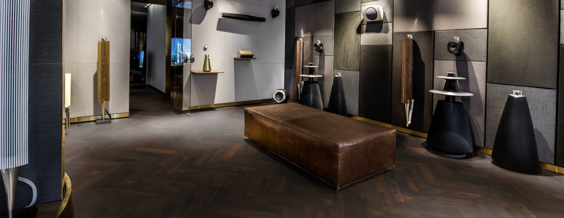 Инженерная доска Kahrs Дуб CD Smoked Dark 111PCDEKFCKE600 Lively венгерская елка 600×120×11 фото в интерьере