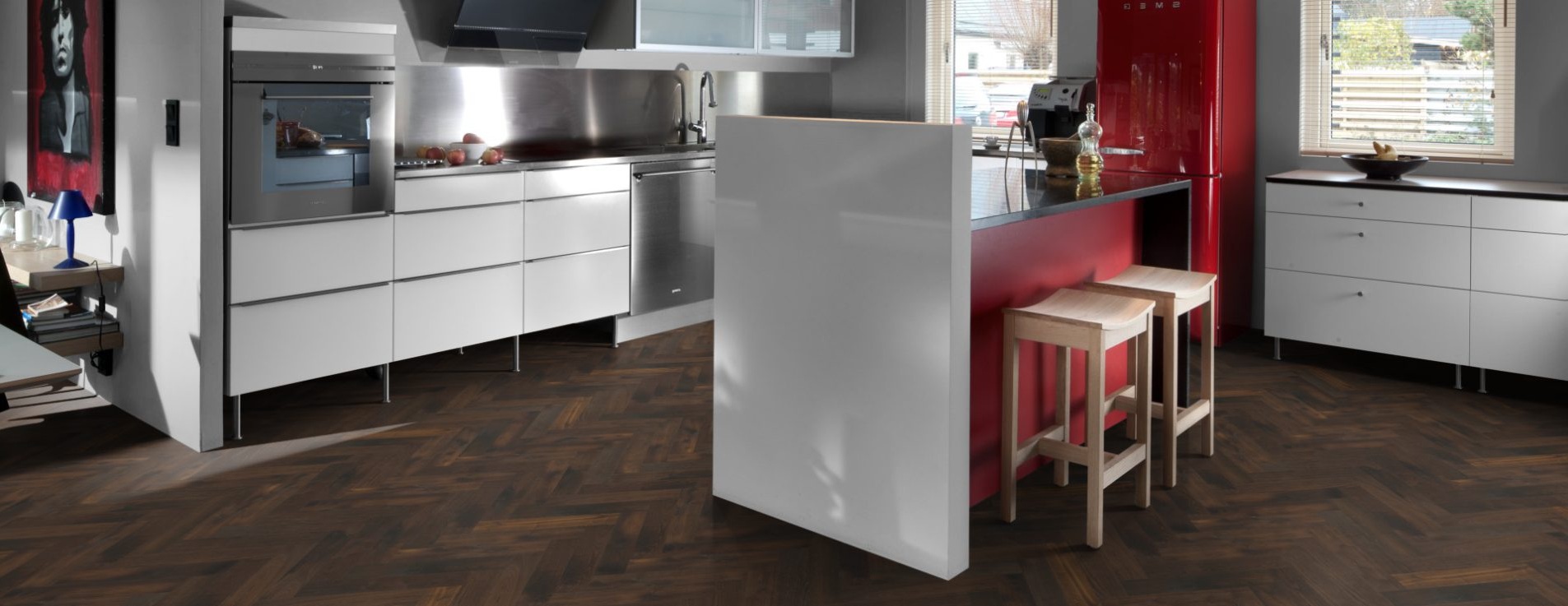 Инженерная доска Kahrs Дуб CD Smoked Dark 111PCDEKFCKE600 Lively венгерская елка 600×120×11 фото в интерьере