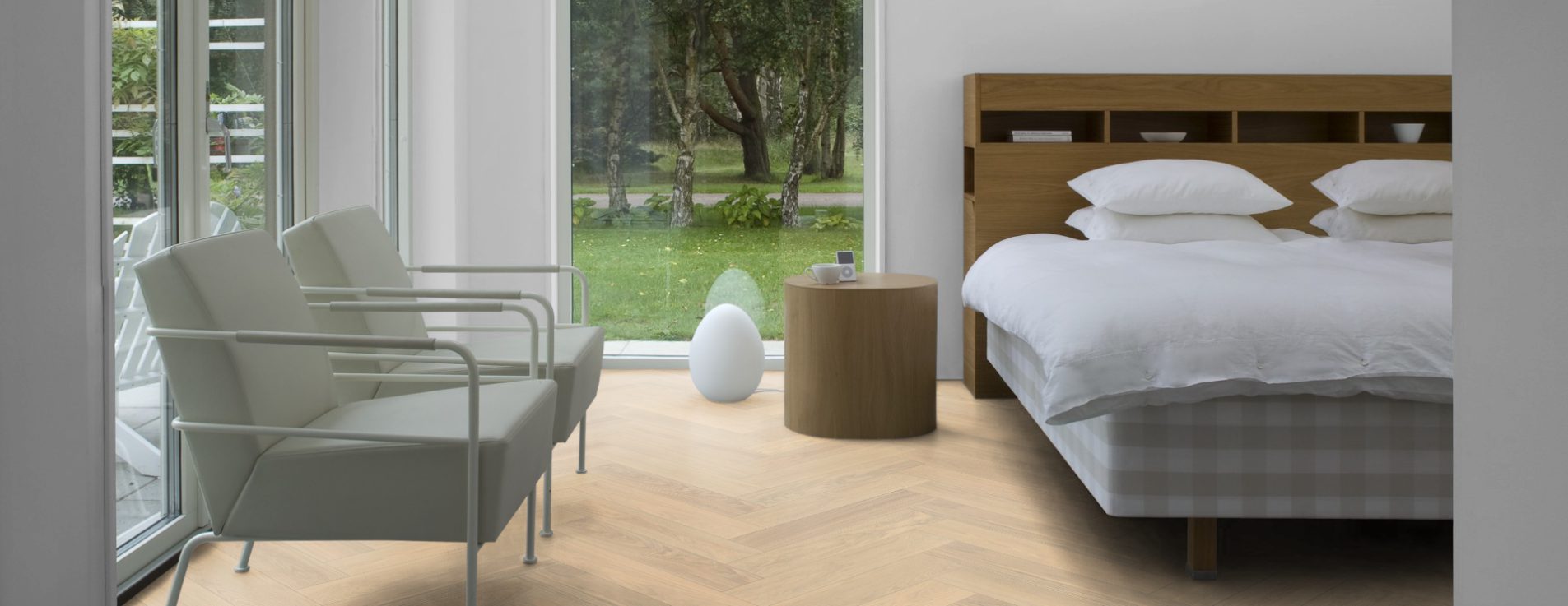 Инженерная доска Kahrs Дуб AB Creme White 111PABEKFVKE600 Calm венгерская елка 600×120×11 фото в интерьере