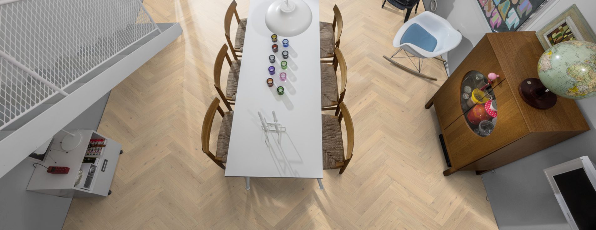 Инженерная доска Kahrs Дуб CD Creme White 111PCDEKFVKE600 Lively венгерская елка 600×120×11 фото в интерьере