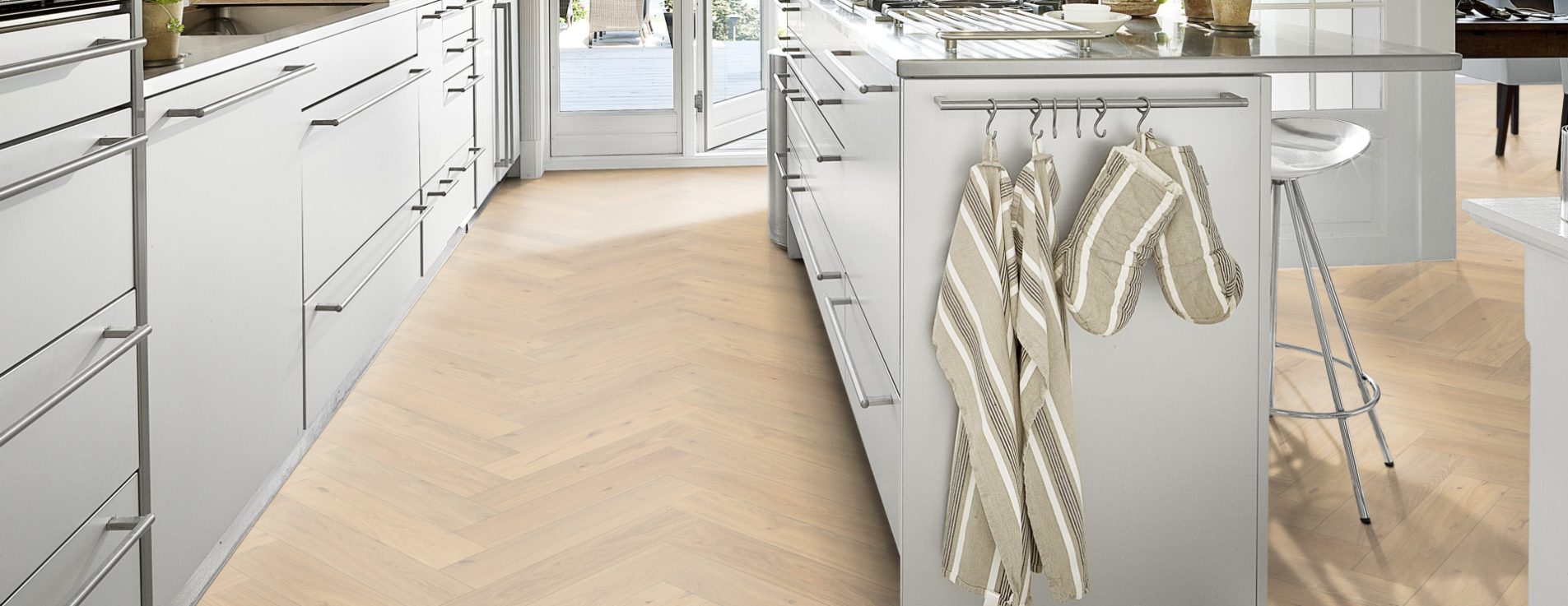 Инженерная доска Kahrs Дуб CD Creme White 111PCDEKFVKE600 Lively венгерская елка 600×120×11 фото в интерьере