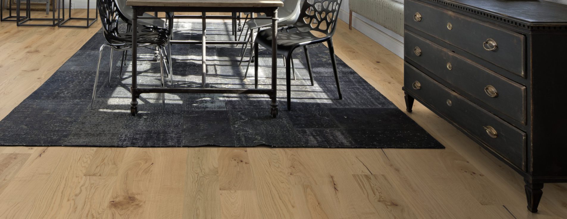 Паркетная доска Kahrs Европейская Дуб Штарнберг Starnberg 151N9AEKF0KW240 Lively 2420×187×15 фото в интерьере