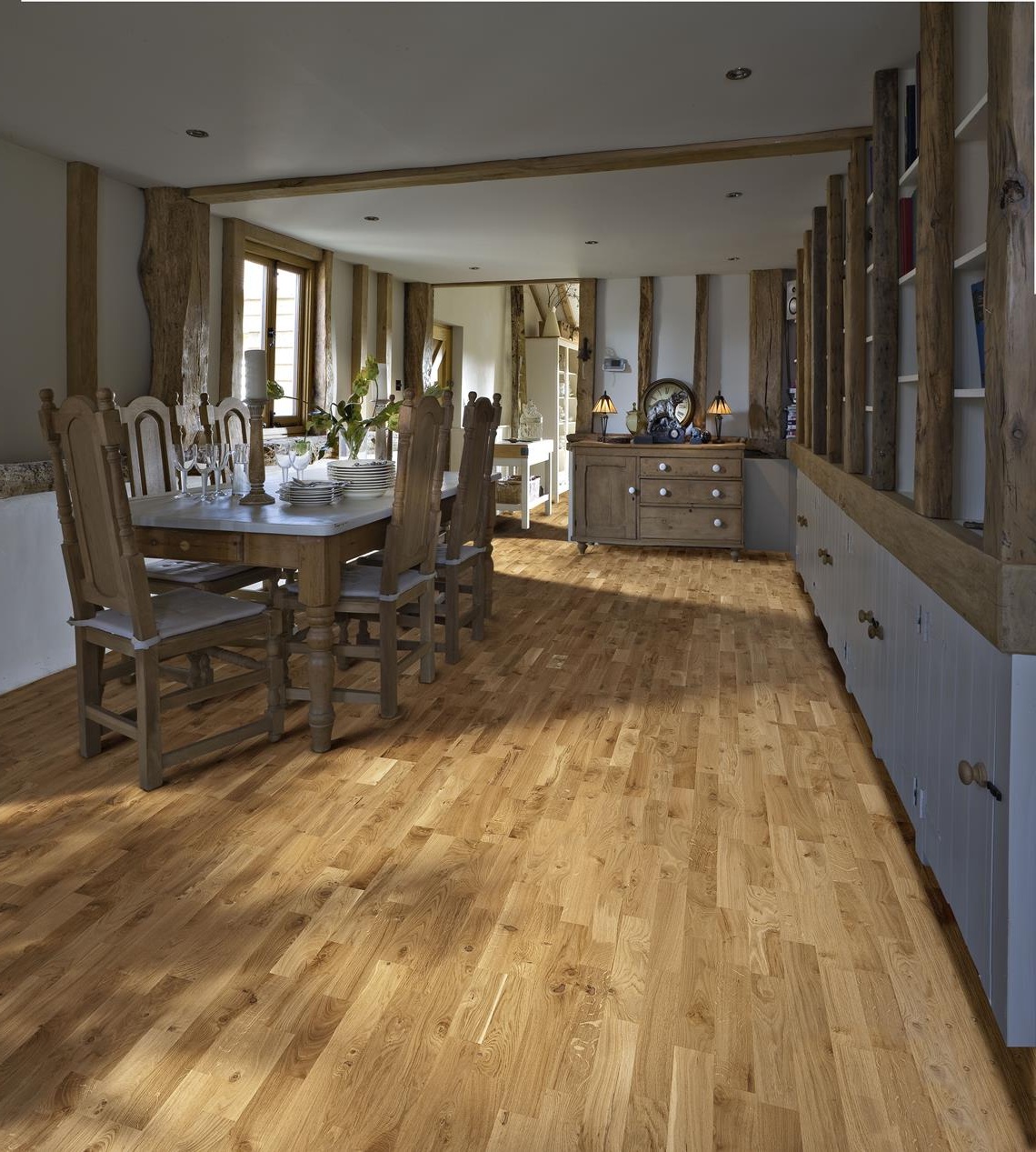 Паркетная доска Kahrs Европейская Дуб Арденны Ardenne 153N66EK09KW240 Lively 2423×200×15 фото в интерьере