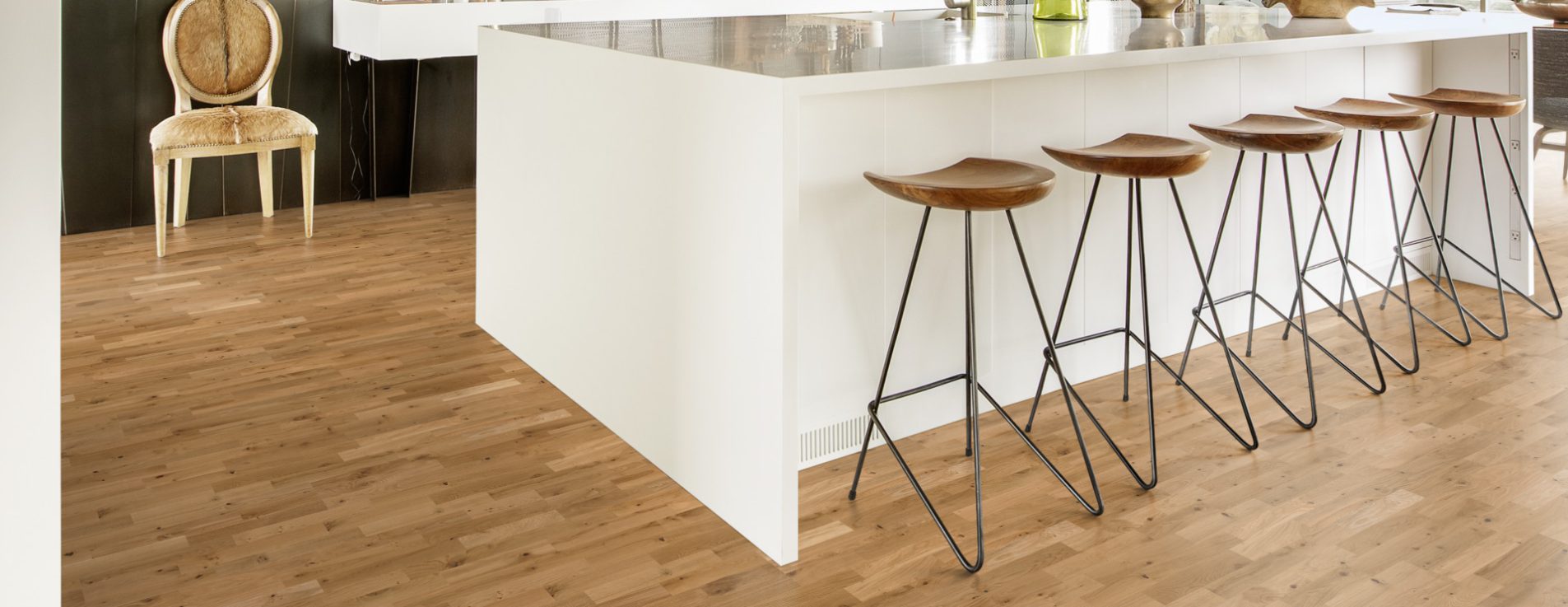 Паркетная доска Kahrs Европейская Дуб Арденны Ardenne 153N66EK09KW240 Lively 2423×200×15 фото в интерьере