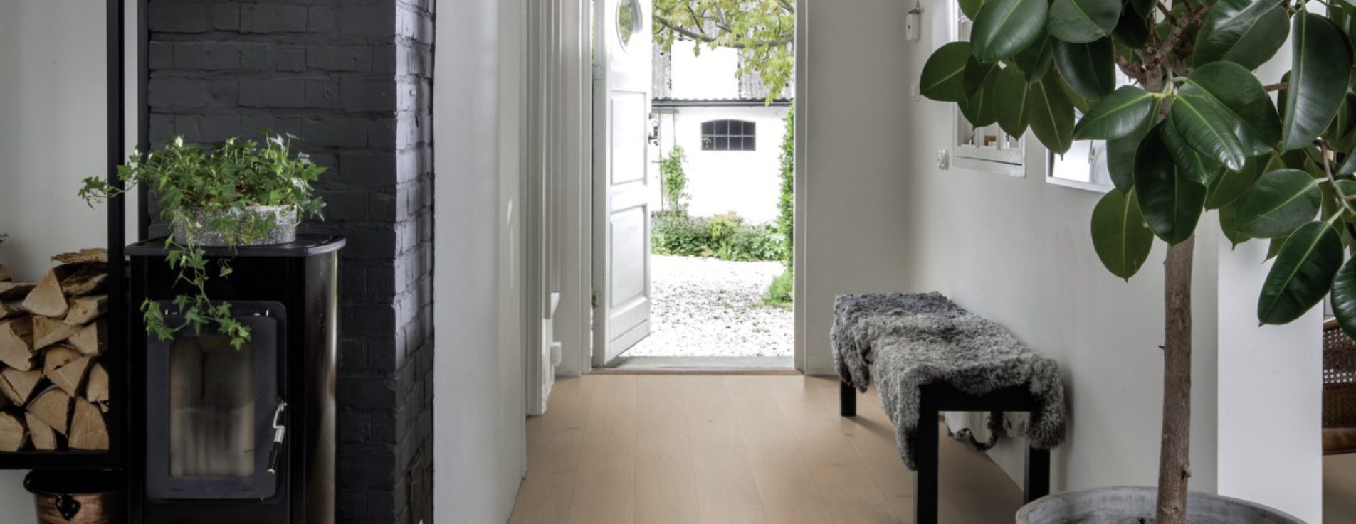 Паркетная доска Kahrs Люкс Дуб Карандаш Craynon 151N51EKL4KW240 Lively 2420×151×15 фото в интерьере