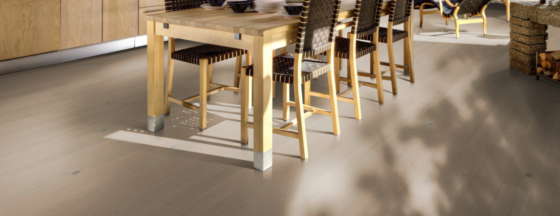 Паркетная доска Kahrs Люкс Дуб Карандаш Craynon 151N51EKL4KW240 Lively 2420×151×15 фото в интерьере