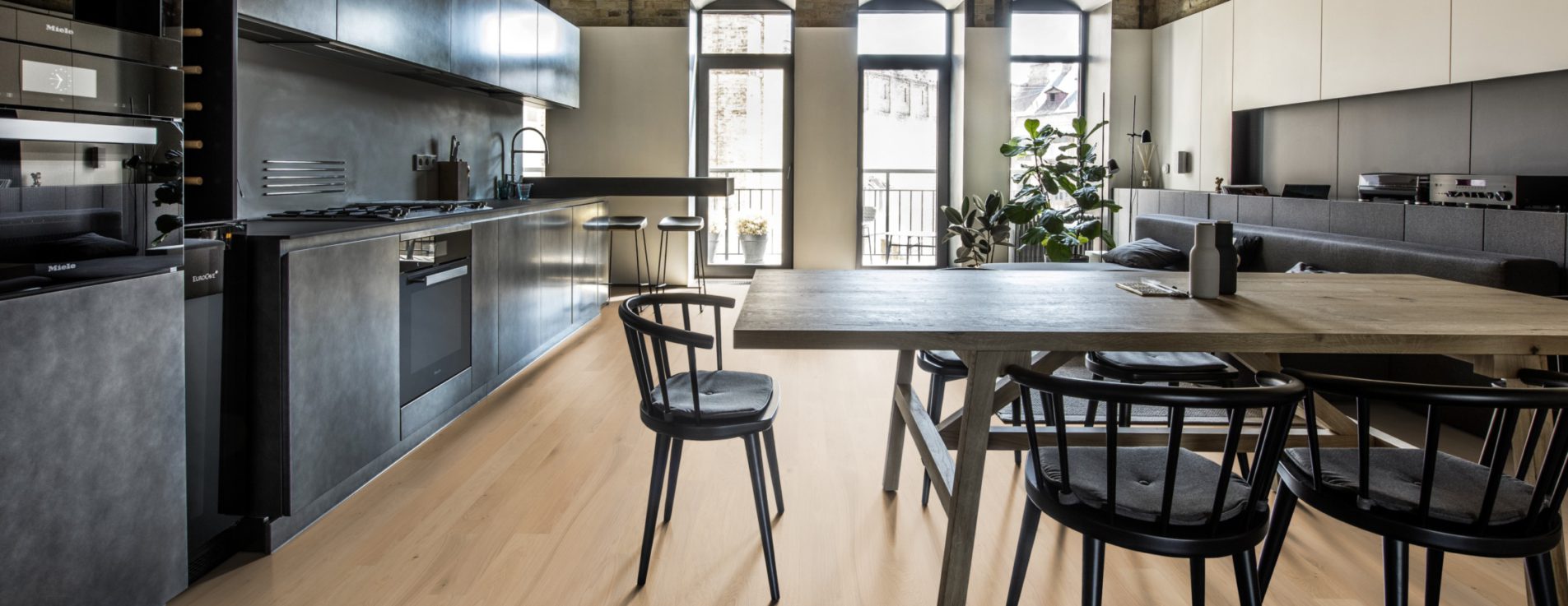 Паркетная доска Kahrs Канвас Дуб Палевый Fawn 13103AEK1KKW185 Variation 1860×127×13 фото в интерьере