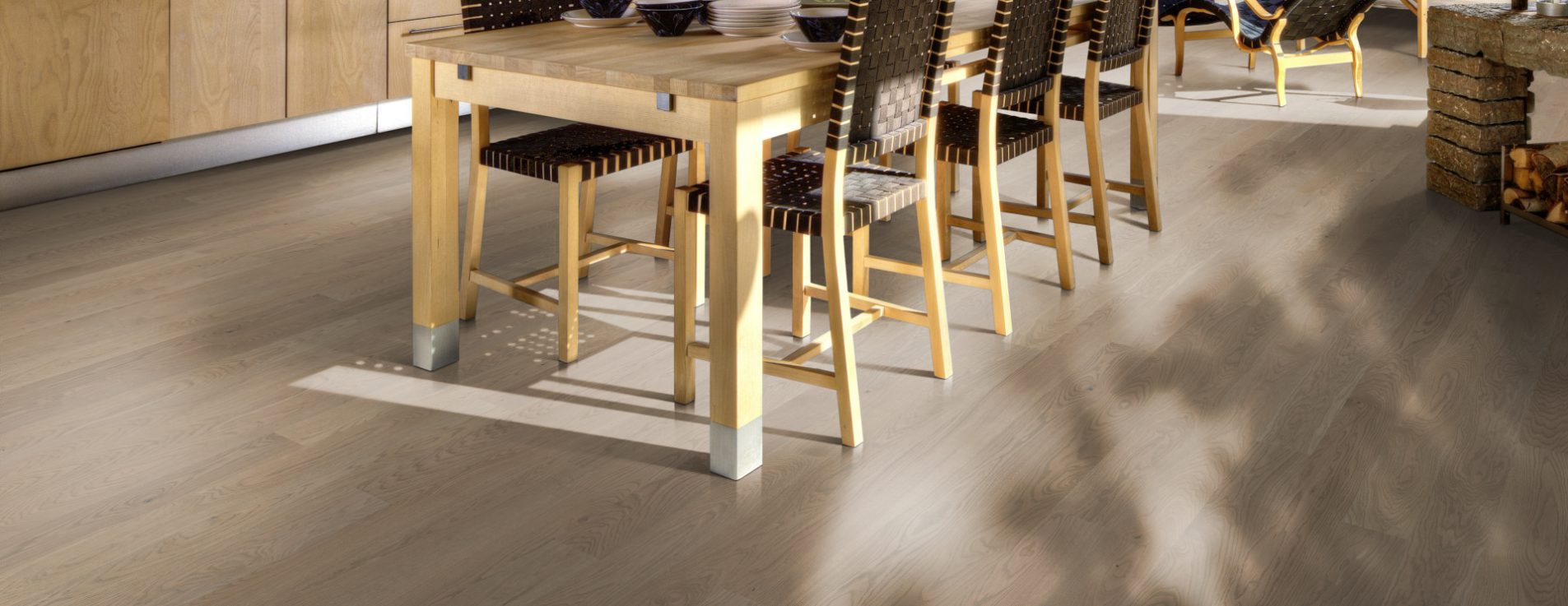 Паркетная доска Kahrs Канвас Рейтер Reiter 13103AEK1UKW185 Variation 1860×127×13 фото в интерьере