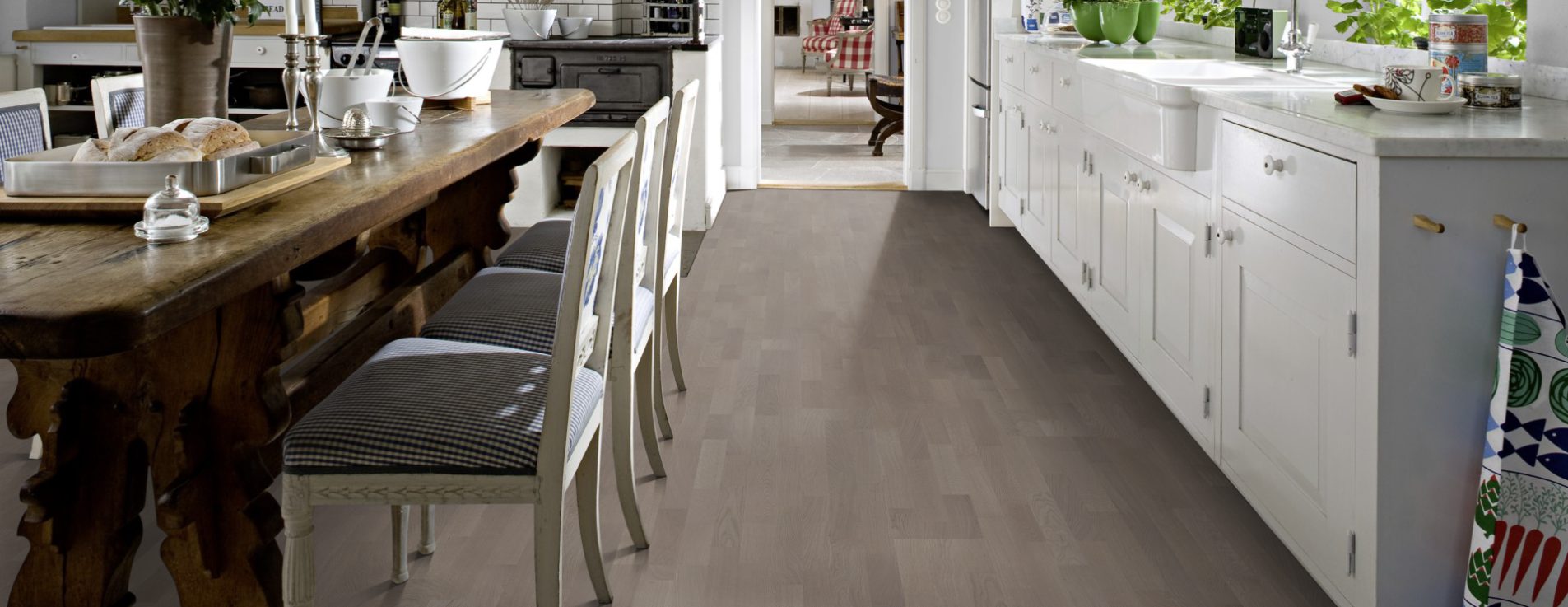 Паркетная доска Kahrs Граунд Дуб Глина Clay 133B14EKHGKW226 Variation 2266×188×13 фото в интерьере