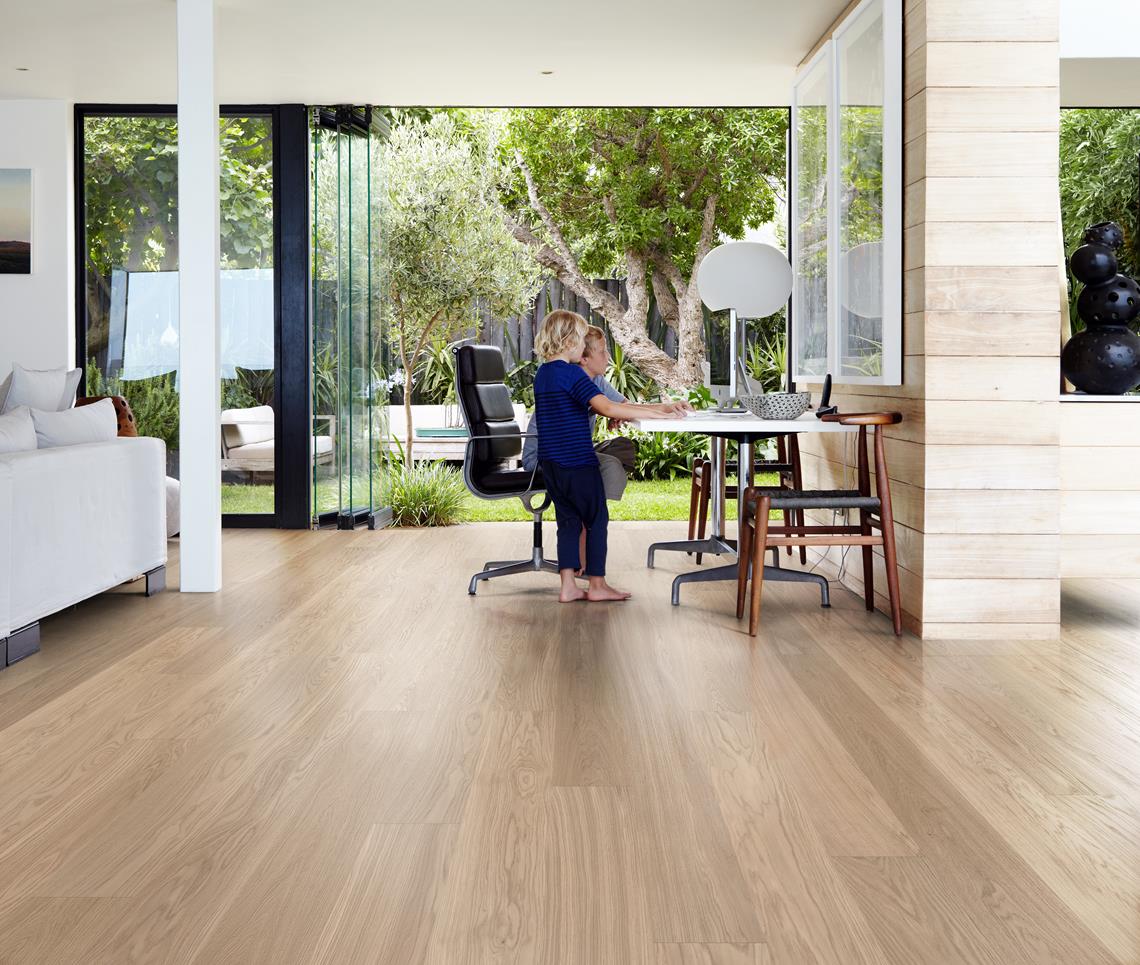 Паркетная доска Kahrs Life Authentic Дуб Ginger LTCLRW4002-193 Calm 1980×193×10 фото в интерьере