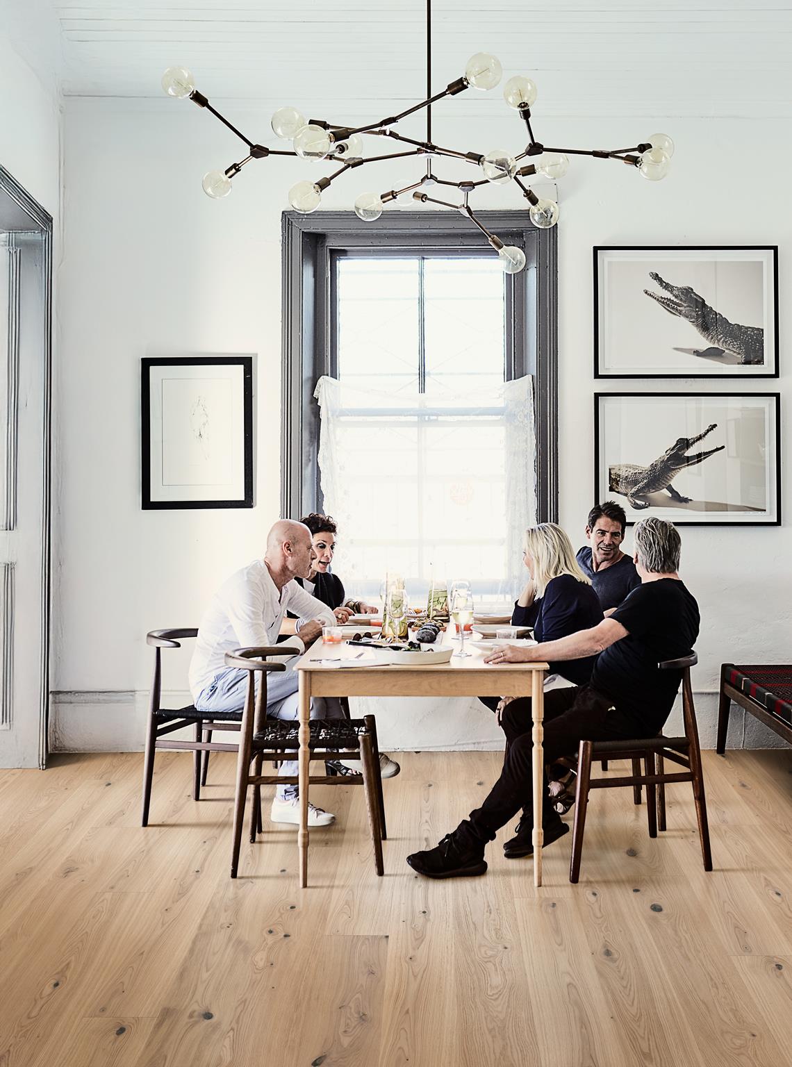 Паркетная доска Kahrs Life Authentic Дуб Turmeric LTCLRW4012-193 Dynamic 1980×193×10 фото в интерьере