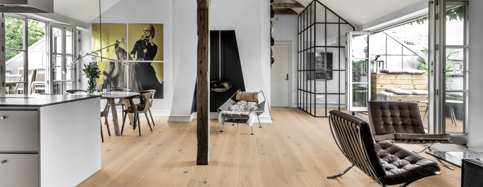 Паркетная доска Kahrs Life Authentic Дуб Turmeric LTCLRW4012-193 Dynamic 1980×193×10 фото в интерьере