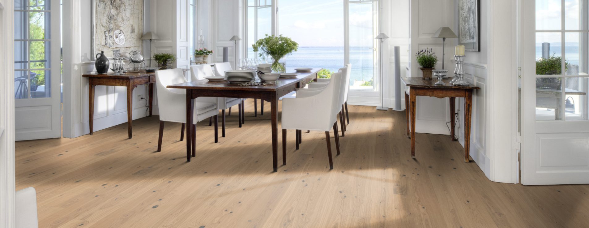 Паркетная доска Kahrs Life Authentic Дуб Turmeric LTCLRW4012-193 Dynamic 1980×193×10 фото в интерьере