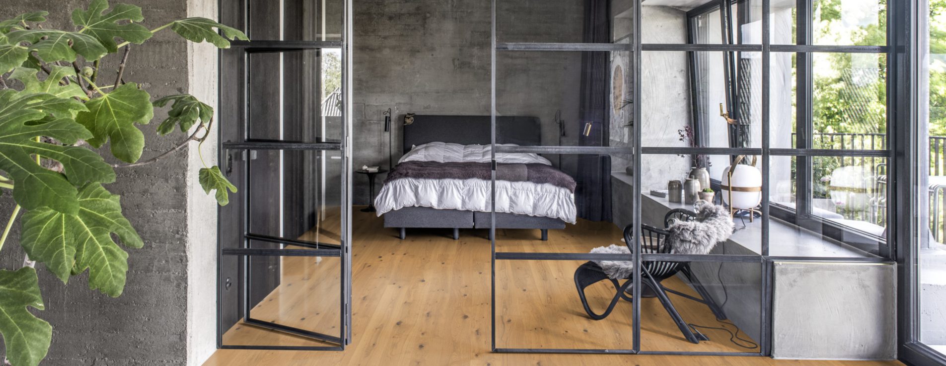 Паркетная доска Kahrs Life Authentic Дуб Tahini LTCLRW4016-193 Dynamic 1980×193×10 фото в интерьере