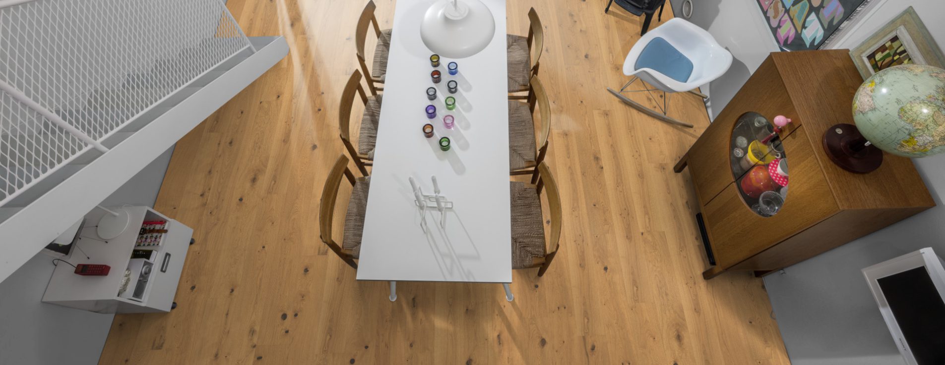 Паркетная доска Kahrs Life Authentic Дуб Tahini LTCLRW4016-193 Dynamic 1980×193×10 фото в интерьере