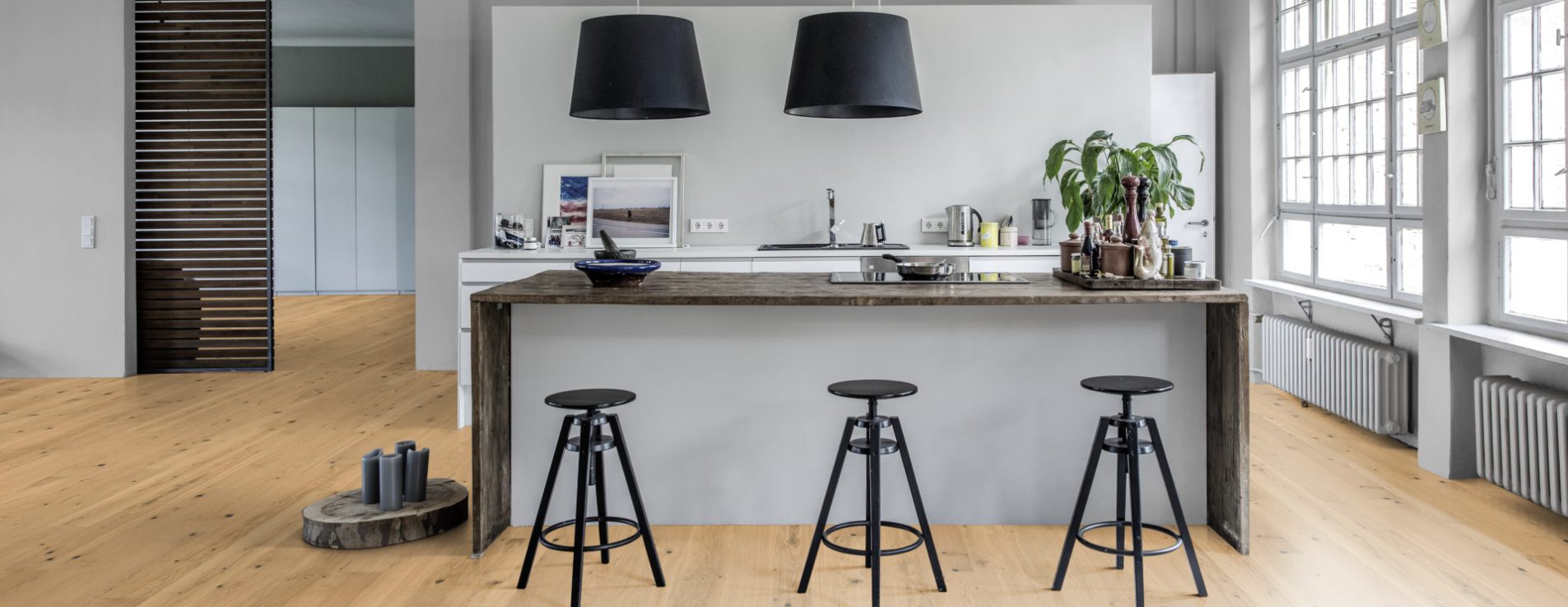 Паркетная доска Kahrs Life Authentic Дуб Fennel LTCLRW4015-193 Dynamic 1980×193×10 фото в интерьере