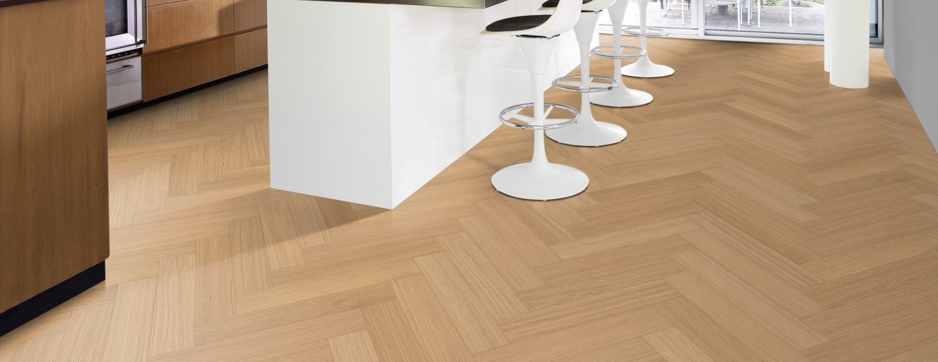 Паркетная доска Kahrs Life Authentic Herringbone Oak Chamomille Left LTCLRW5001L-121 Calm венгерская елка 593×121×10 фото в интерьере