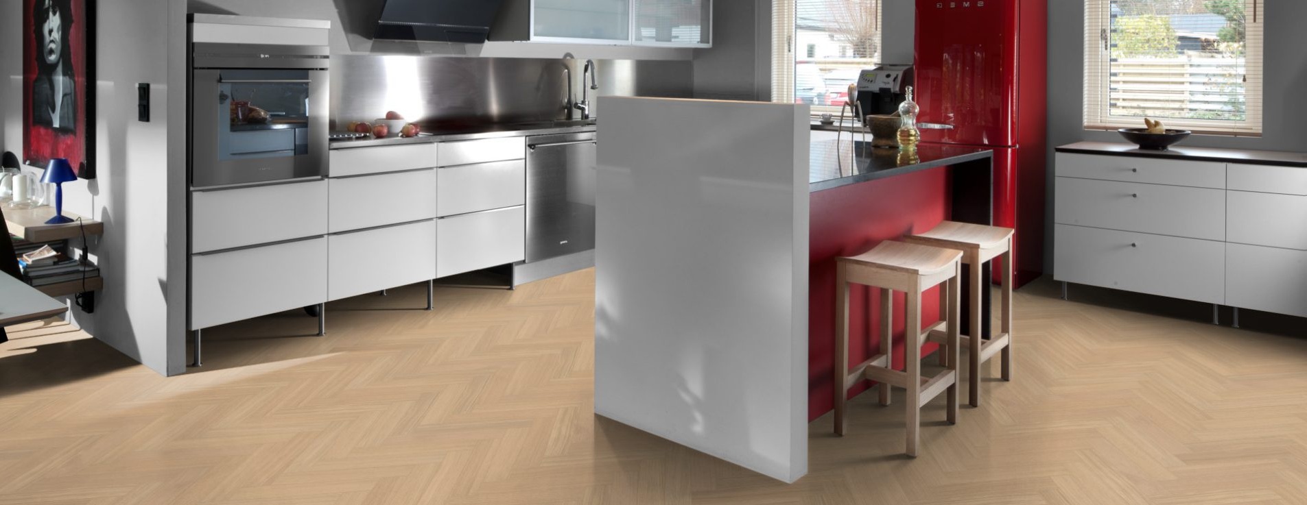 Паркетная доска Kahrs Life Authentic Herringbone Oak Ginseng Right LTCLRW5002R-121 Calm венгерская елка 593×121×10 фото в интерьере