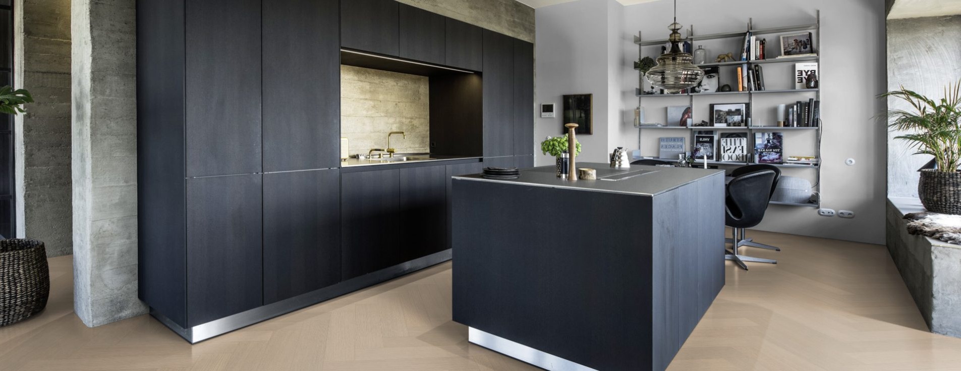 Паркетная доска Kahrs Life Authentic Herringbone Oak Mint Right LTCLRW5003R-121 Calm венгерская елка 593×121×10 фото в интерьере