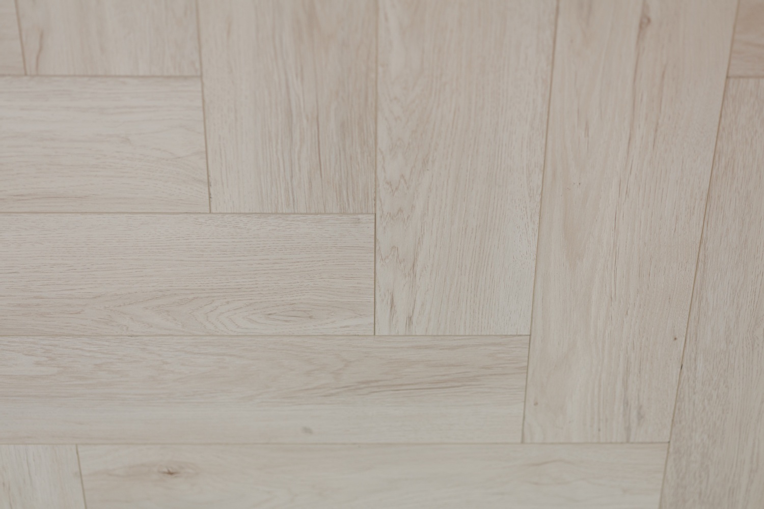 Кварцвиниловый SPC ламинат Art East Art Stone Armor Канадский клен Аякс 90-ARM-MPL-HV венегерская елка 580×145×9 фото в интерьере