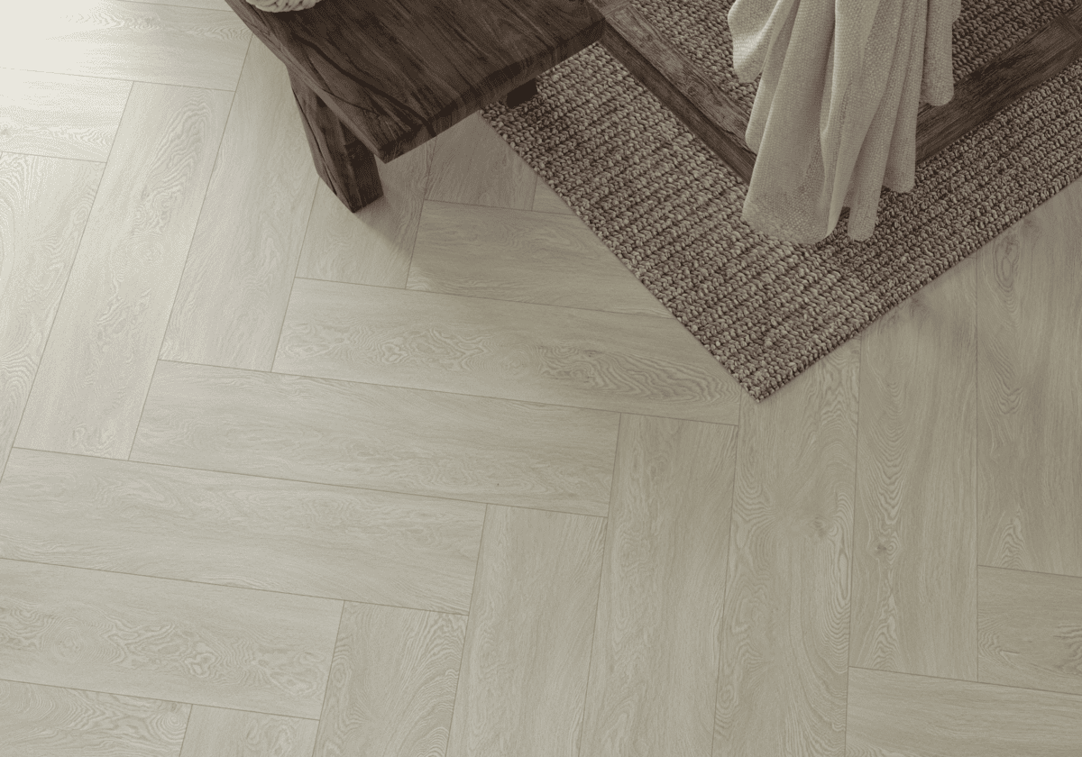 Кварцвиниловый SPC ламинат Art East Art Stone Armor Самшит Диомид 98-ARM-MPL-HV венегерская елка 580×145×9 фото в интерьере