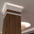 Потолочный плинтус под покраску Cosca Decor KX002 с подсветкой 2000×53×120 фото в интерьере