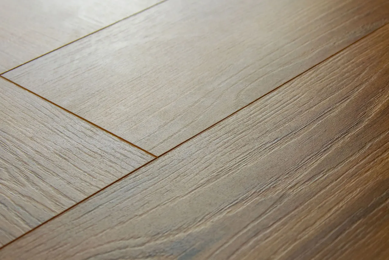 Ламинат My Step Herringbone Manor+ Дуб Корфу венгерская елка MS3710 643×131×10 фото в интерьере