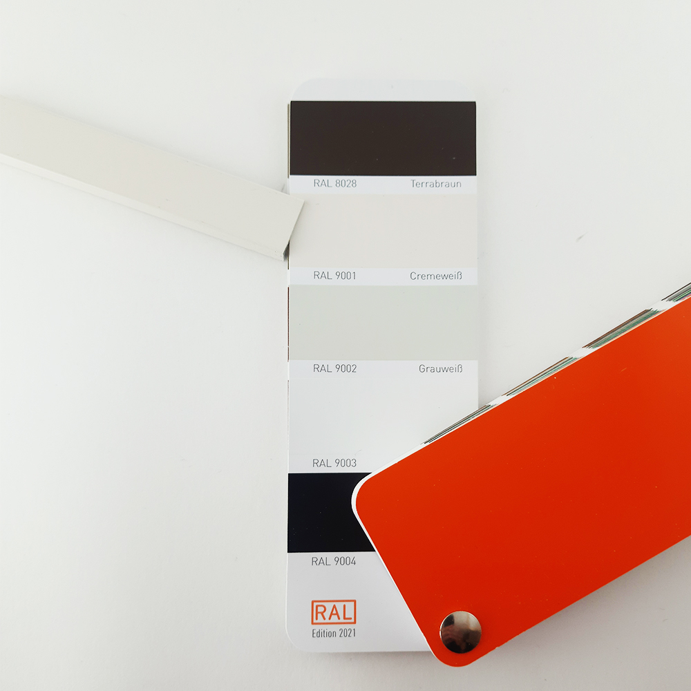 Микроплинтус алюминиевый Modern Decor RAL 9001 Кремово-белый 28-35-47 2500×6×11