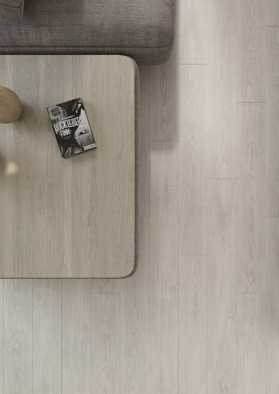 Кварцвиниловый SPC ламинат AlixFloor City Line Дуб Вельветовый Серый ALX1565-6 1220×183×5 фото в интерьере