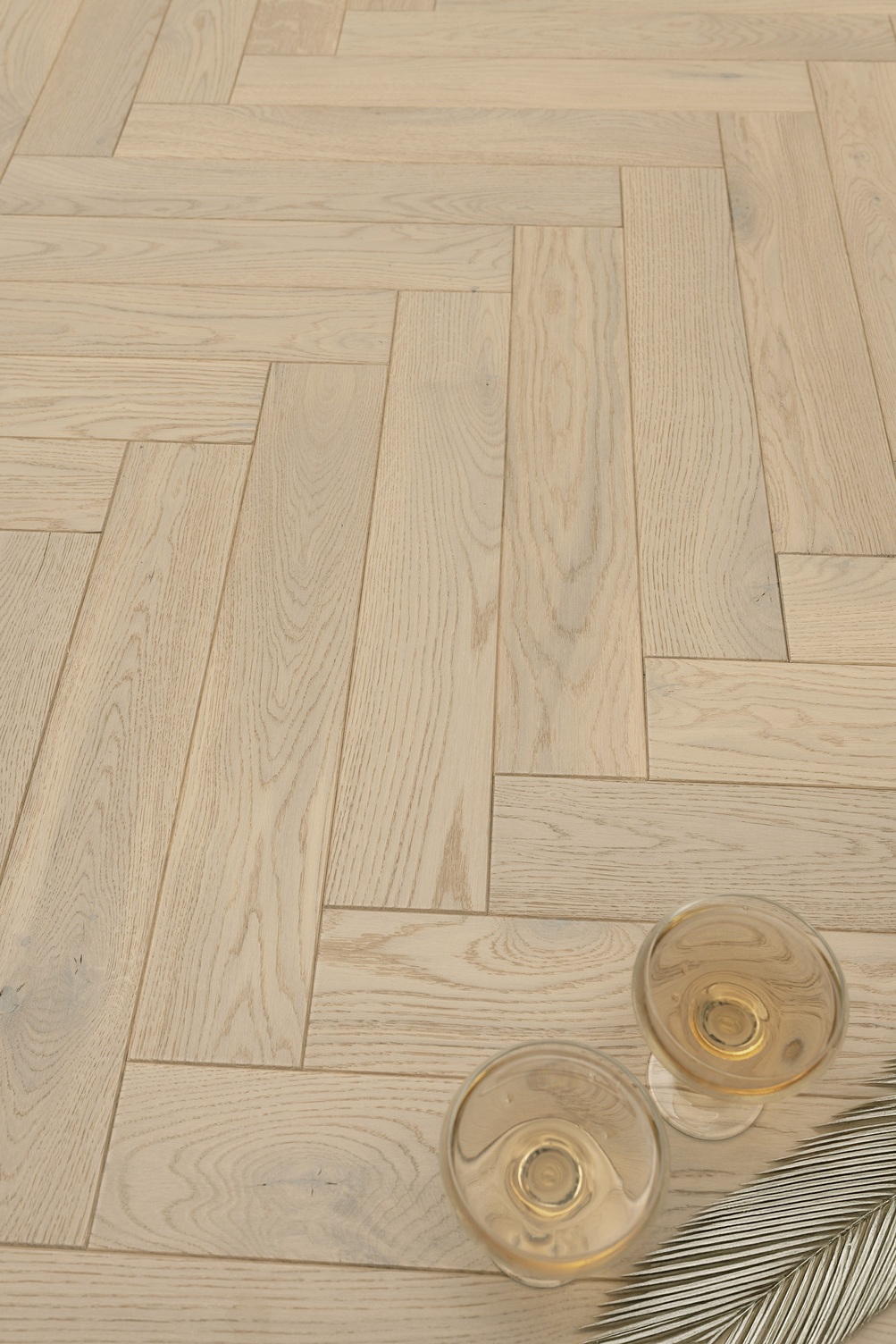 Паркетная доска Дрим Дуб Майорка 1019ACHB8KU09111 робуст венгерская елка 600×100×14 фото в интерьере