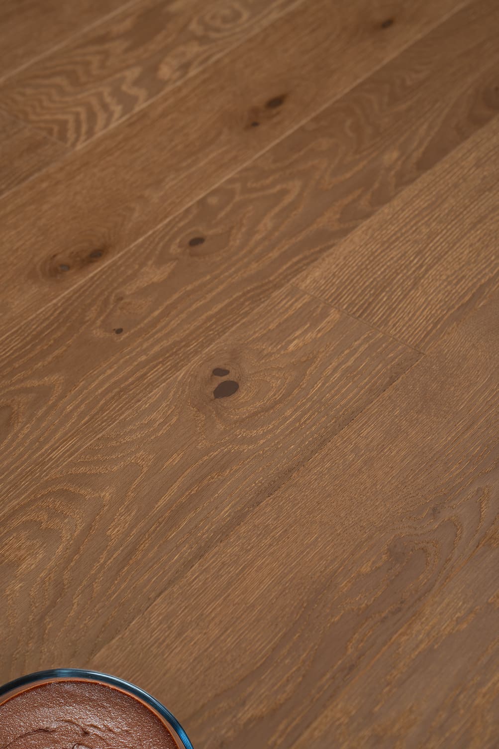 Паркетная доска Karelia Пралине Дуб 138 Мусс 10113439A5391111 винтаж 2000×138×14 фото в интерьере