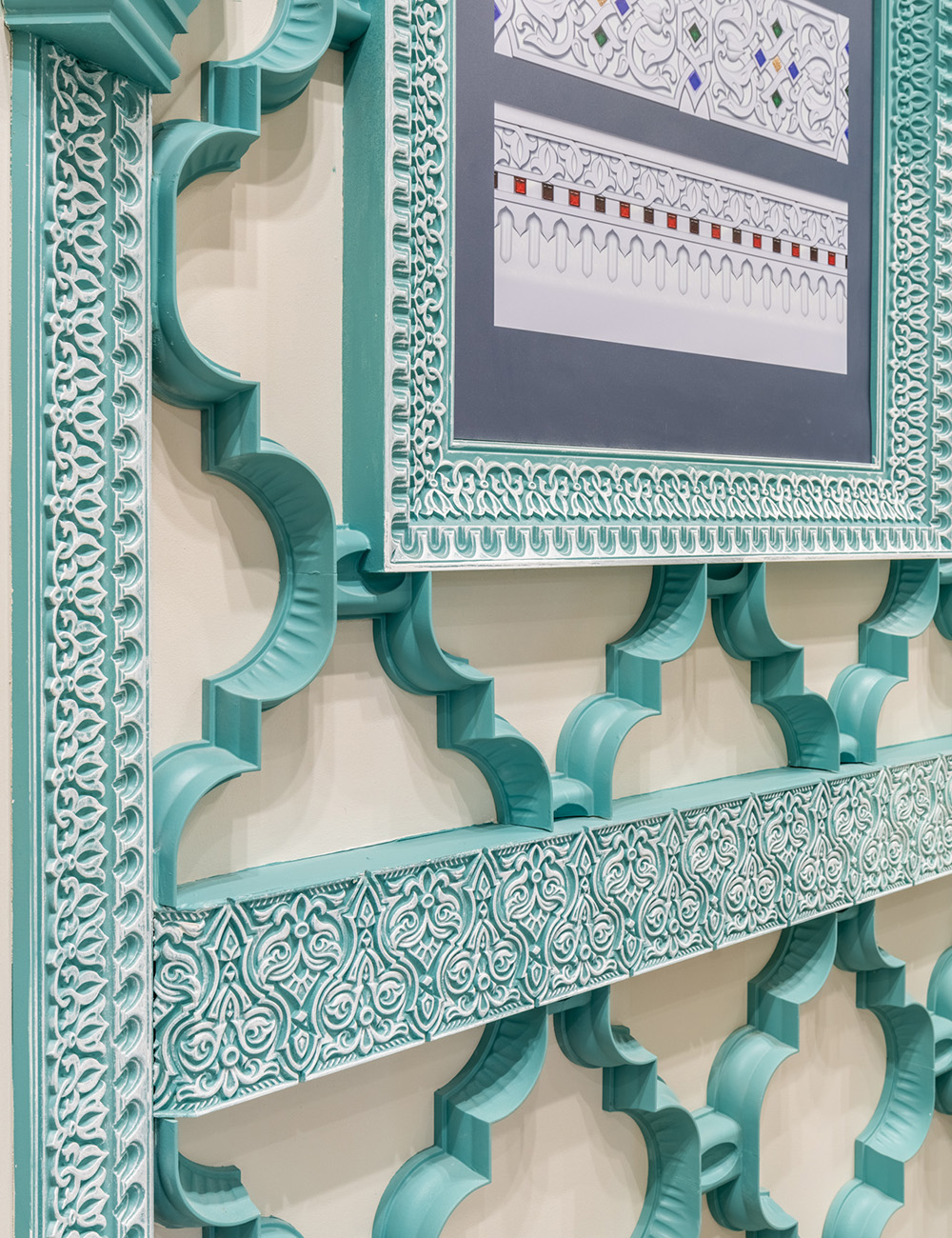 Молдинг под покраску Европласт 1.51.501 2000×161×17 фото в интерьере