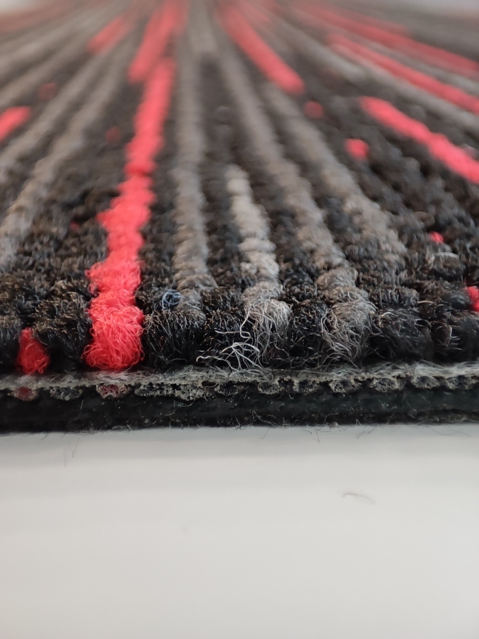 Ковровая плитка Associated Weavers Metro Tile цвет 11 Glow 1000×250×9