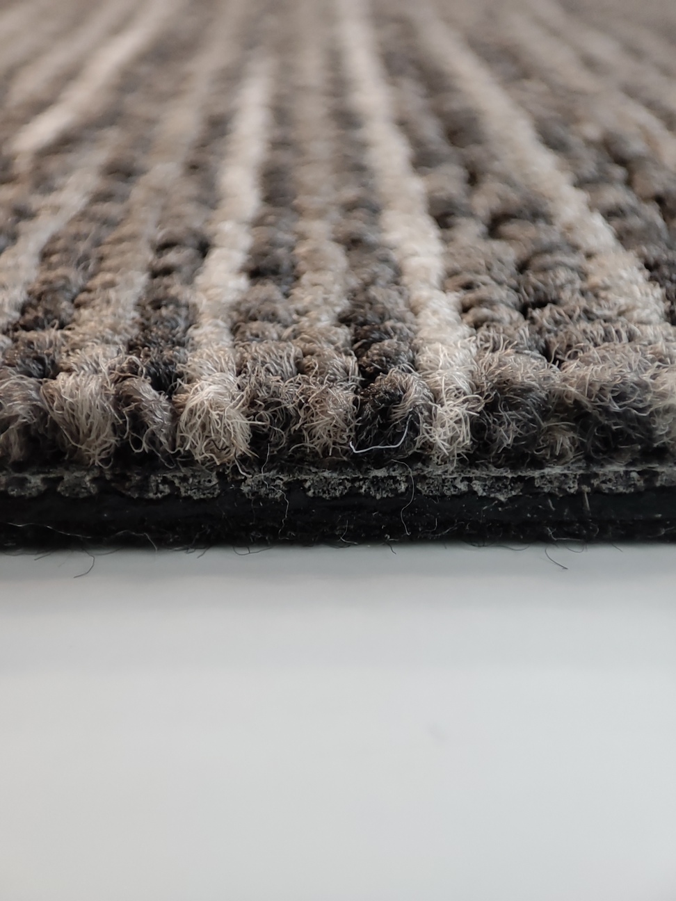 Ковровая плитка Associated Weavers Metro Tile цвет 93 Acid Rain 1000×250×9