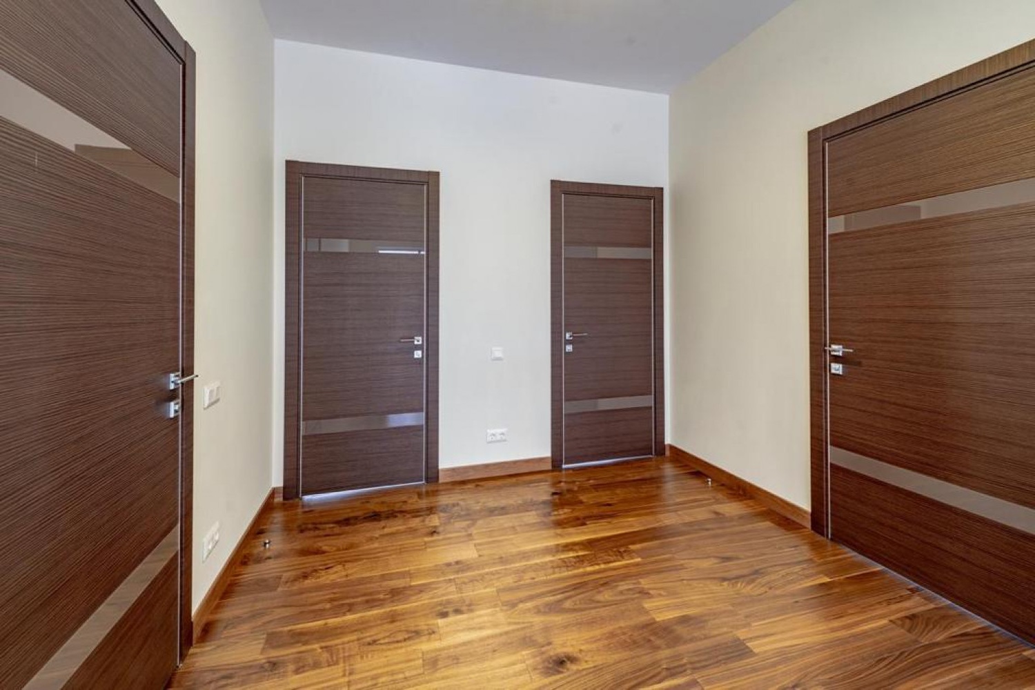 Инженерная доска HM Flooring Орех американский натур тон 1900×190×14 фото в интерьере Инженерная доска HM Flooring Орех американский натур тон 1900×190×14 фото в интерьере