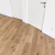 Микроплинтус алюминиевый Decaro M15A Brass Brush Латунный браш 2000×6×15 фото в интерьере