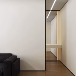 Плинтус алюминиевый теневой с подсветкой Laconistiq Light Doors Без покрытия 38-100-300 3000×36×15,5