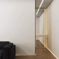 Плинтус алюминиевый теневой с подсветкой Laconistiq Light Doors Без покрытия 38-100-300 3000×36×15,5