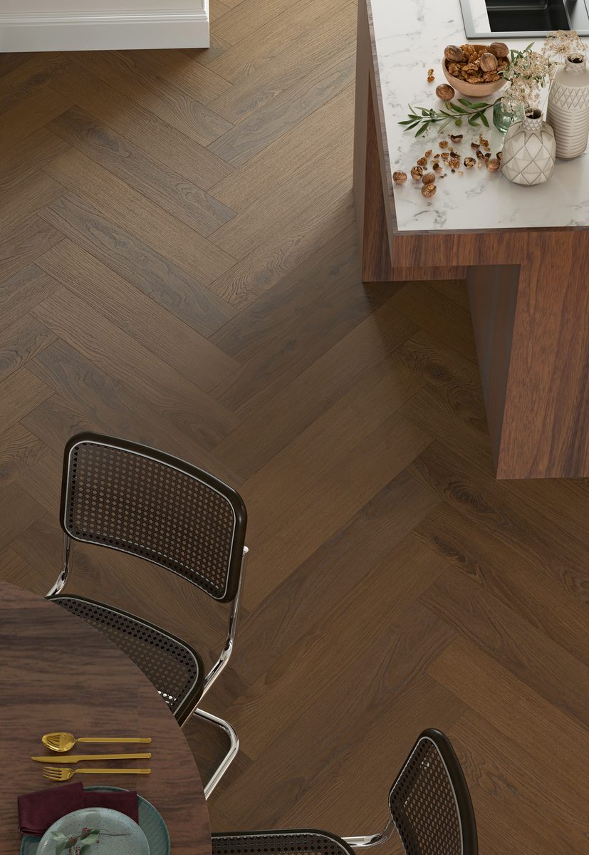 Ламинат My Step Herringbone 8 Форза MS7508 венгерская елка 600×100×8 фото в интерьере