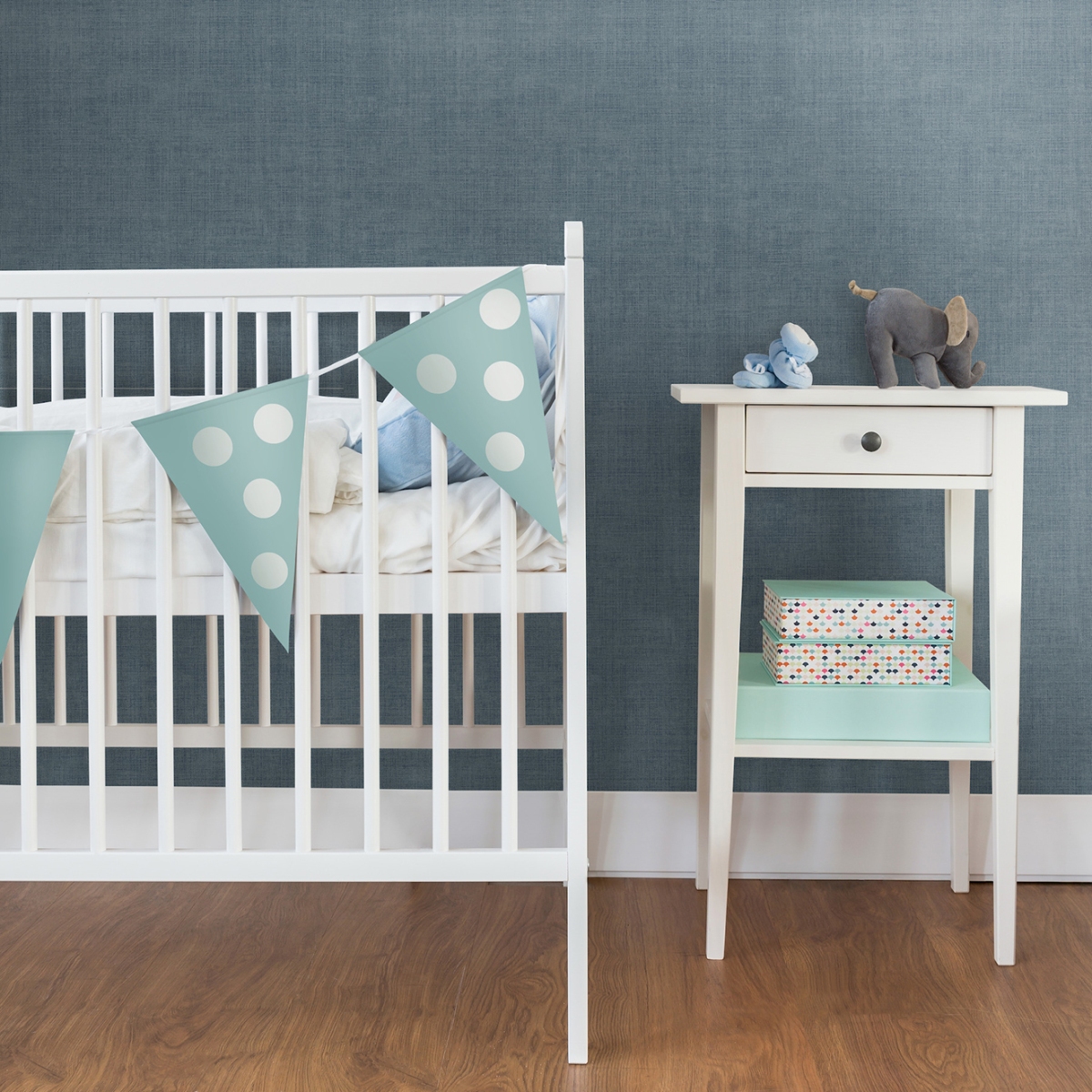 Обои York Daydream Vava MB16043 10,06×0,53 фото в интерьере