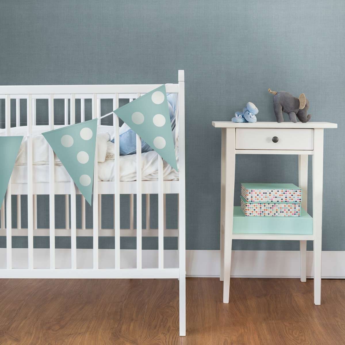 Обои York Daydream Vava MB16028 10,06×0,53 фото в интерьере