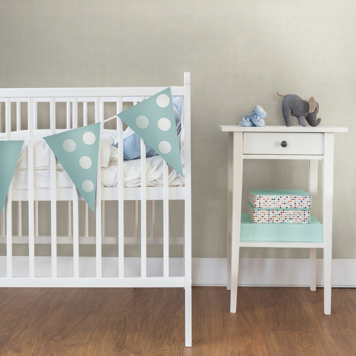 Обои York Daydream Vava MB16017 10,06×0,53 фото в интерьере