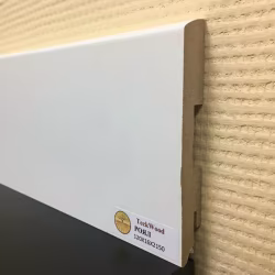 Плинтус МДФ ламинированный TeckWood белый Роял матовый 2150×120×16