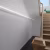 Потолочный плинтус под покраску Orac Decor Modern L3 C383 с подсветкой 2000×50×140 фото в интерьере