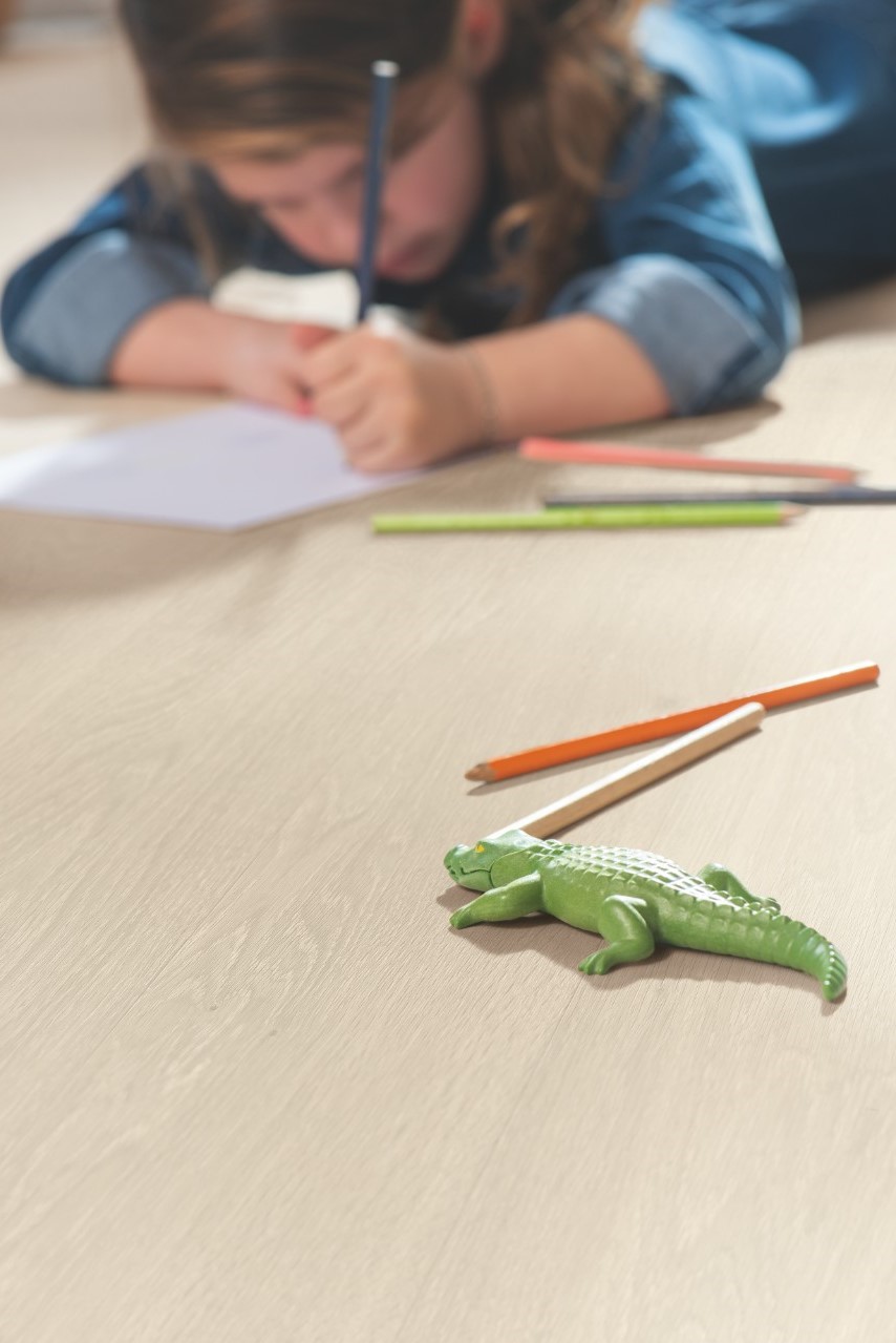 Кварцвиниловая плитка Quick Step замковая Pulse Click Дуб морской бежевый PUCL40080 1510×210×4,5 фото в интерьере