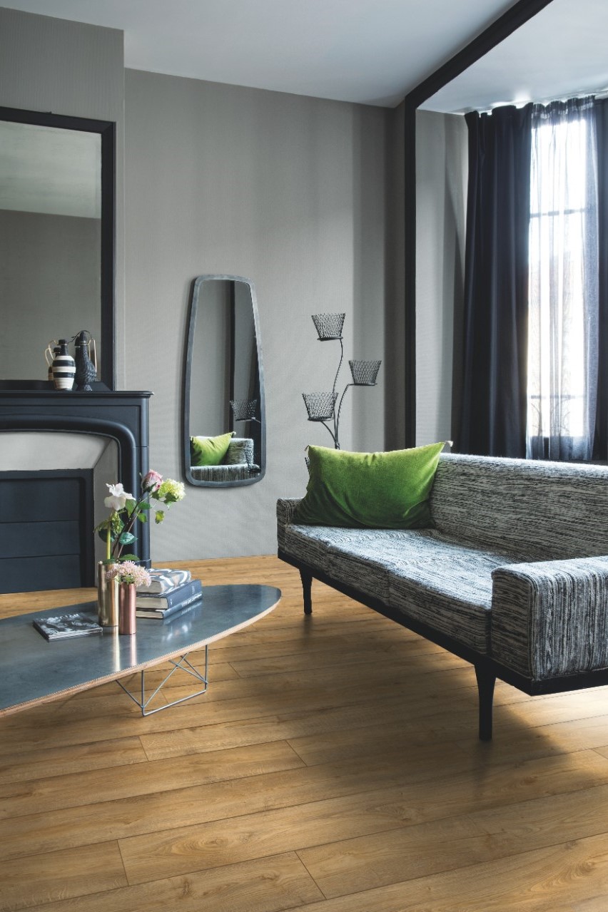 Кварцвиниловая плитка Quick Step замковая Pulse Click Дуб теплый натуральный PUCL40094 1510×210×4,5 фото в интерьере